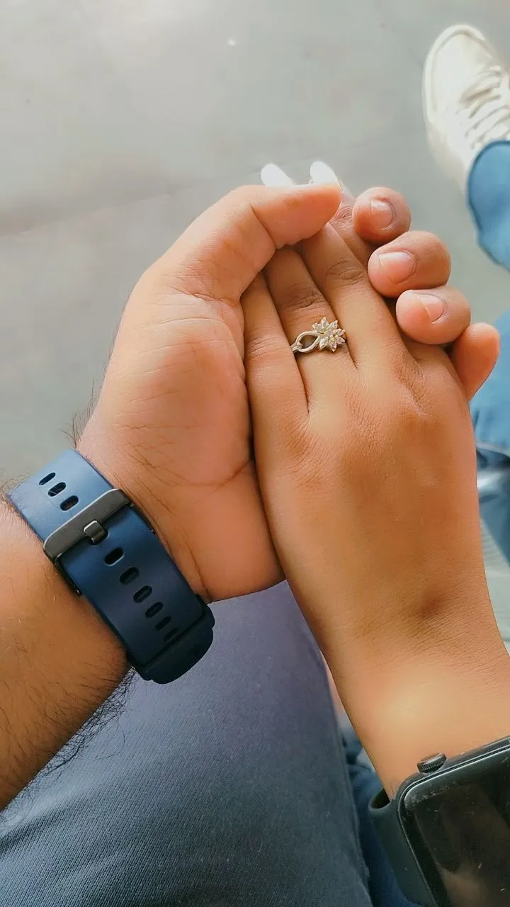 Couple Hand Dp Image