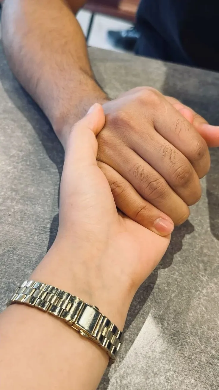 Couple Hand Picture