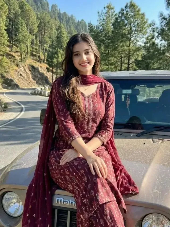 Simple Girls Profile Picture